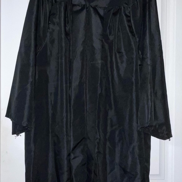 Black Graduation Gown 5’10” — 6’0” Worn Once - Picture 1 of 3